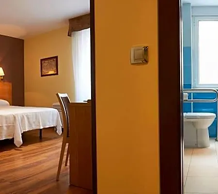 40 Nudos Hotel 3*