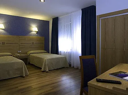 40 Nudos Hotel Aviles